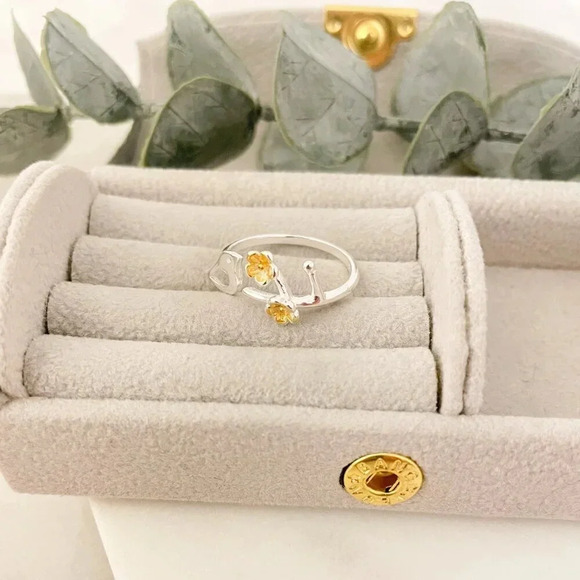925 Sterling Silver & Gold Two Tone Ring Bird & Flower Minimalist Stackable Ring - Picture 6 of 7